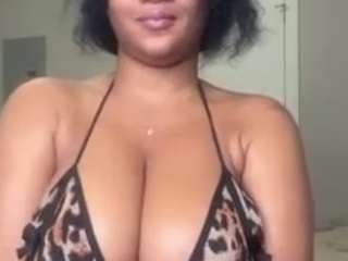 cuvribaby's CamSoda show and profile