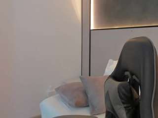 fiorella-18's CamSoda show and profile