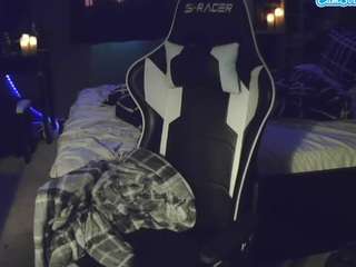 Live webcam model kissmewetwillow on Soda Cams