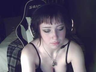 Live webcam model kissmewetwillow on Soda Cams