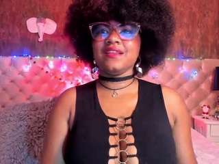 Live webcam model larajonnesx on Soda Cams