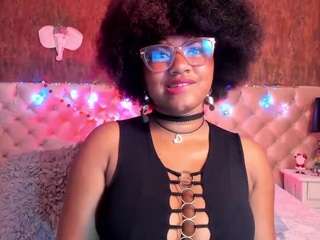 Live webcam model larajonnesx on Soda Cams