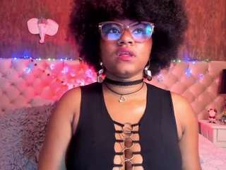 Live webcam model larajonnesx on Soda Cams