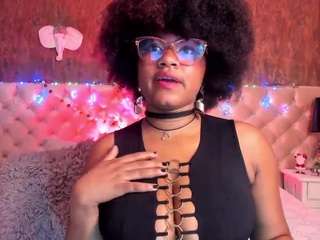 Live webcam model larajonnesx on Soda Cams