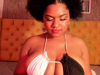 larajonnesx Live Webcam on CamSoda