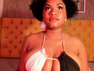 larajonnesx Live Webcam on CamSoda