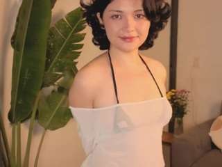 Live webcam model lumiyume on Soda Cams