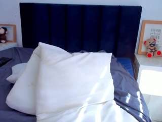 melanie-rouxs's CamSoda show and profile