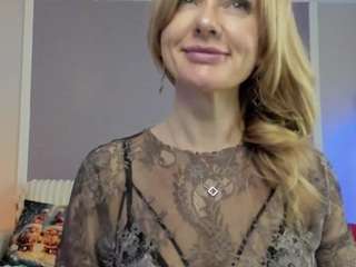 monika-peach2 live cam profile