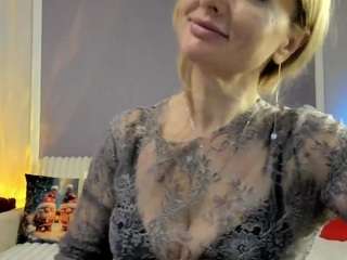 monika-peach2 webcam