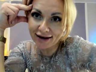 monika-peach2 webcam