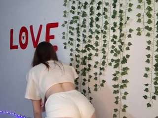 le modèle rossiefontecchio est en webcam porno dans un show sur le site camsoda, il possède les tags suivants: ahegao,show,no smoking,panties,role play,roleplay,sexy,shaved pussy,skinny,natural,spank,spanking,striptease,student,sweet,sweety,tease,angel,no drinking,massage