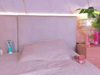 Live webcam model april-grey on Soda Cams