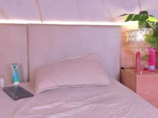 Live webcam model april-grey on Soda Cams