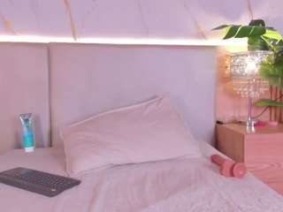 Live webcam model april-grey on Soda Cams