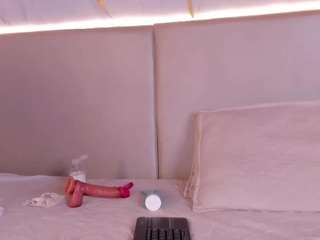 Live webcam model april-grey on Soda Cams