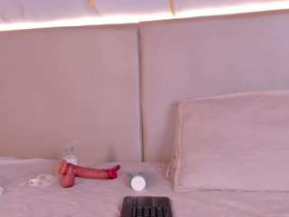 Live webcam model april-grey on Soda Cams