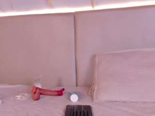 Live webcam model april-grey on Soda Cams