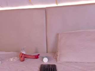 Live webcam model april-grey on Soda Cams