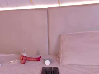 Live webcam model april-grey on Soda Cams