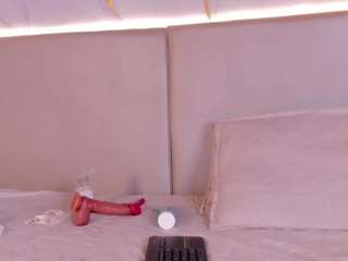 Live webcam model april-grey on Soda Cams