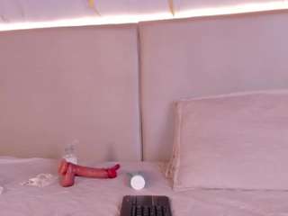 Live webcam model april-grey on Soda Cams