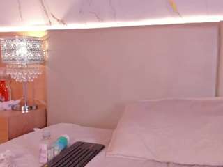 Live webcam model april-grey on Soda Cams