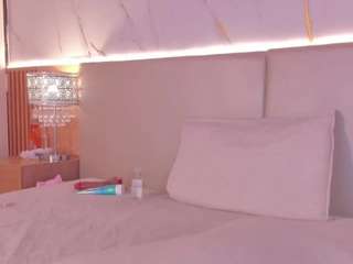 Live webcam model april-grey on Soda Cams