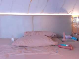 Live webcam model april-grey on Soda Cams