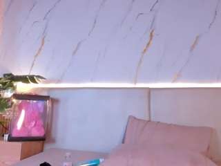 Live webcam model april-grey on Soda Cams