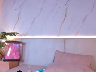 Live webcam model april-grey on Soda Cams