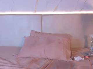 Live webcam model april-grey on Soda Cams