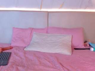 Live webcam model april-grey on Soda Cams