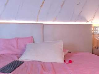 Live webcam model april-grey on Soda Cams