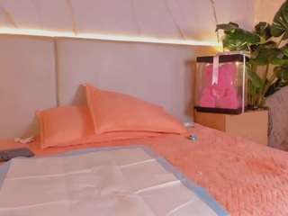 april-grey Live Webcam on CamSoda