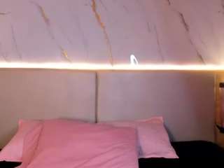 april-grey Live Webcam on CamSoda