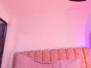 aurora-mr's CamSoda show and profile