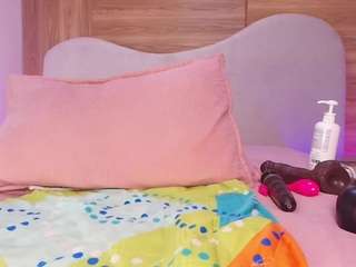 aurora-mr's CamSoda show and profile