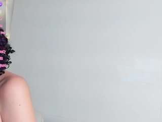 This model is live right now. chloe-cortez