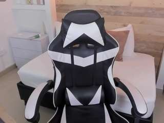 Live webcam model coral-rosse on Soda Cams