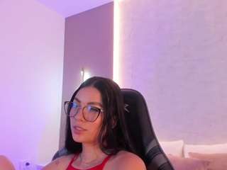 Live webcam model emily-tolson on Soda Cams