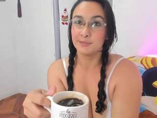 Live webcam model isagiraldo on Soda Cams