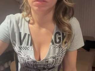 Live webcam model sabrinaaasss on Soda Cams