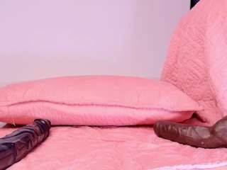 sharlott-t Live Webcam on CamSoda