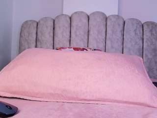 sharlott-t live cam profile