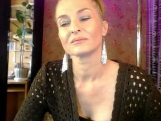 soniawomen's CamSoda show and profile