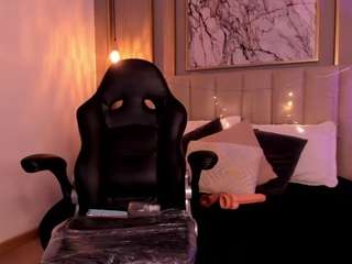 viky-petitee Live Webcam on CamSoda