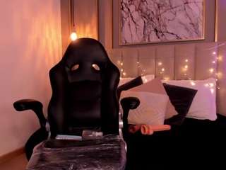 Live webcam model viky-petitee on Soda Cams