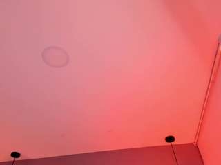 viky-petitee's CamSoda show and profile