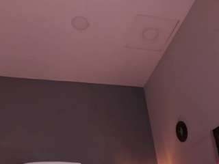 viky-petitee live cam preview